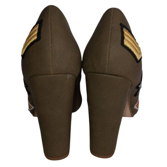 NOT JUST A PUMP ARMY GREEN EMBROIDERED PATCH HEELS SZ.5.5 EUC. - Picture 2 of 8